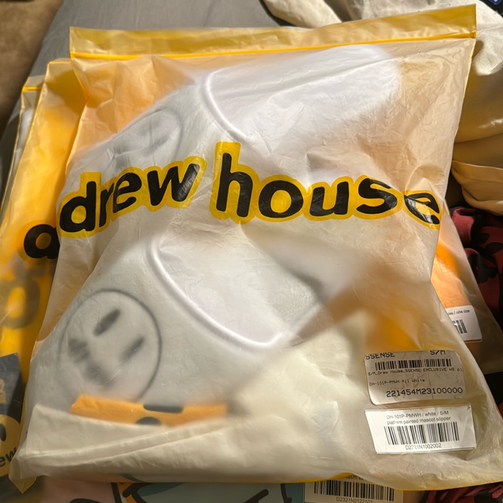 NWT drew house white mascot slippers S/M